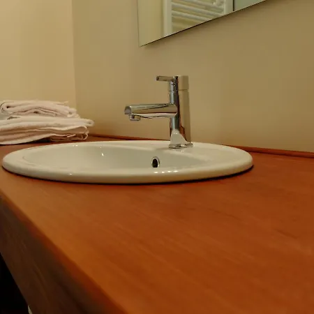 De L'autre Cote Bed & Breakfast Garlin