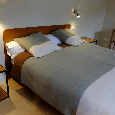 De L'autre Cote Bed & Breakfast