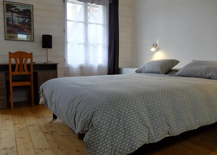 De L'autre Cote Bed & Breakfast